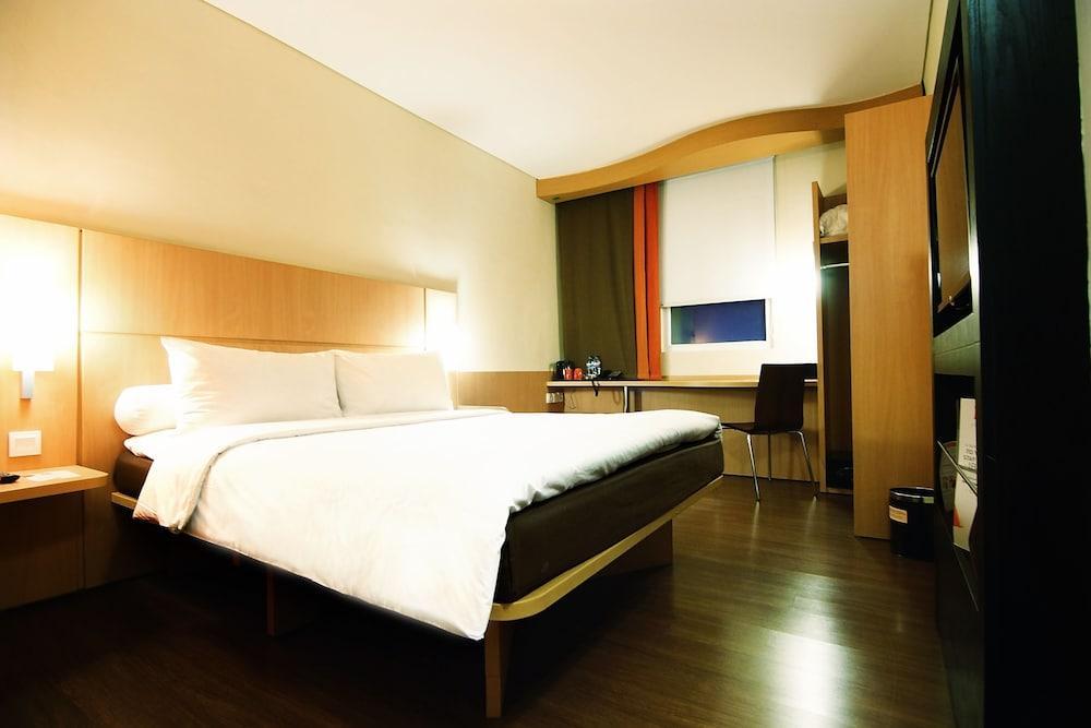 ไอบิส สุราบายา ซิตี้ เซ็นเตอร์ โฮเต็ล Hotel ภายนอก รูปภาพ