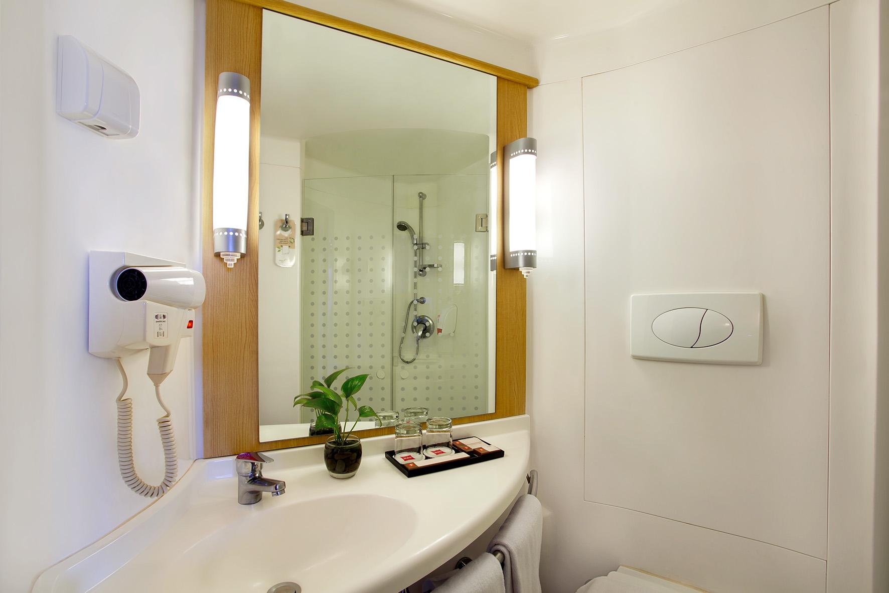 ไอบิส สุราบายา ซิตี้ เซ็นเตอร์ โฮเต็ล Hotel ภายนอก รูปภาพ