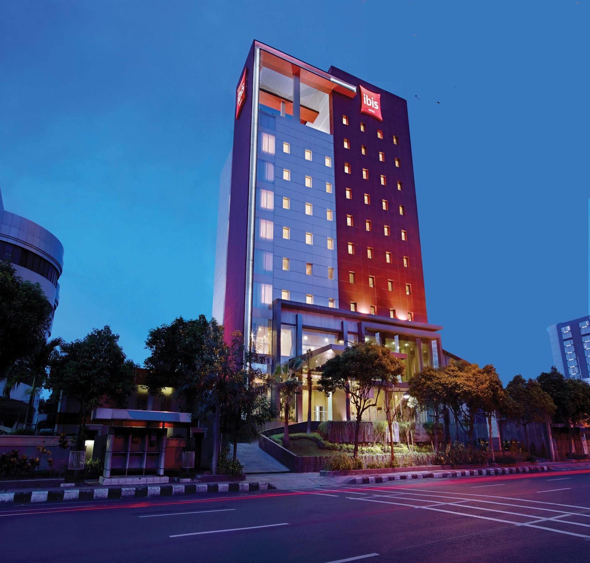 ไอบิส สุราบายา ซิตี้ เซ็นเตอร์ โฮเต็ล Hotel ภายนอก รูปภาพ