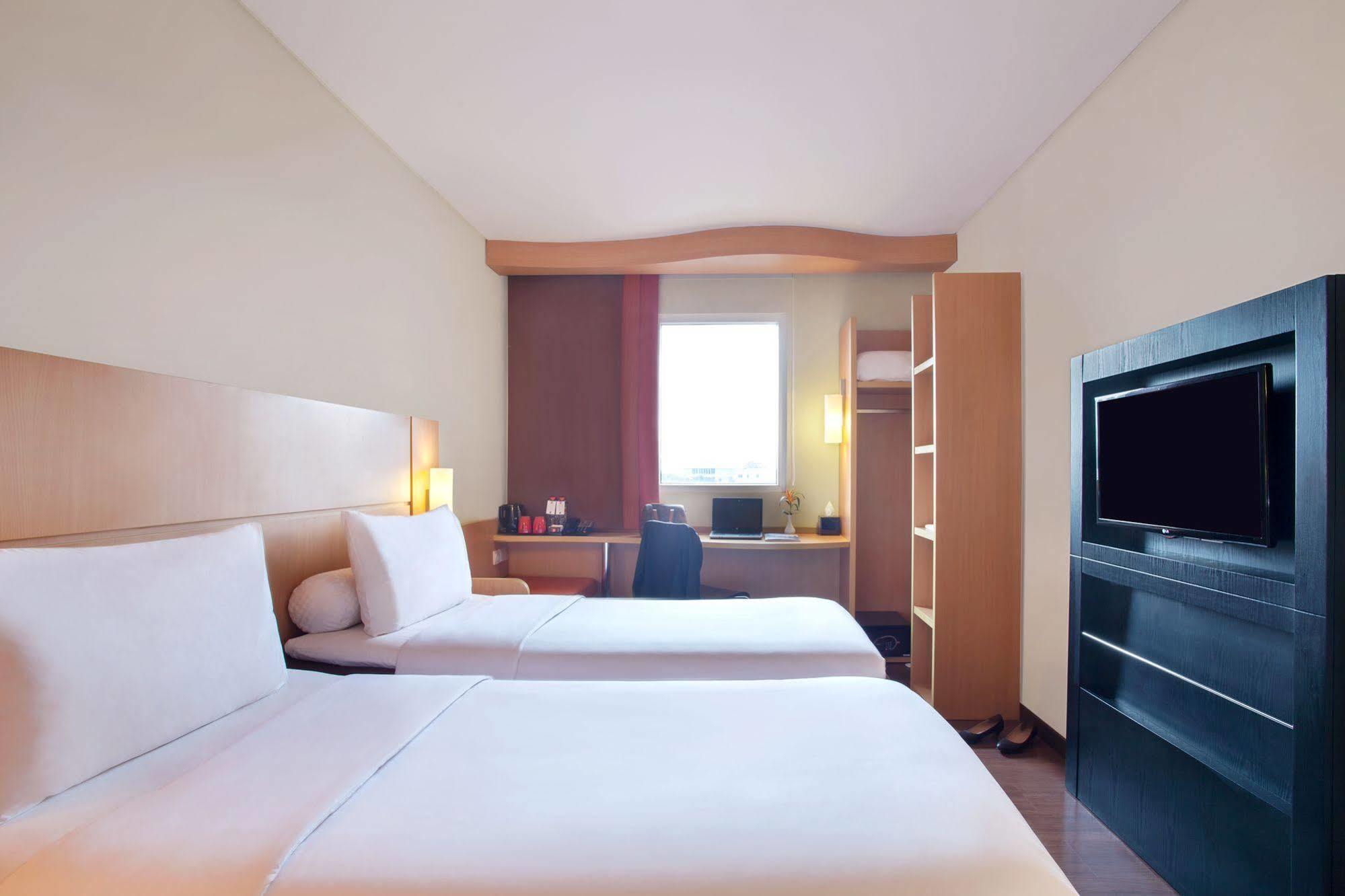 ไอบิส สุราบายา ซิตี้ เซ็นเตอร์ โฮเต็ล Hotel ภายนอก รูปภาพ