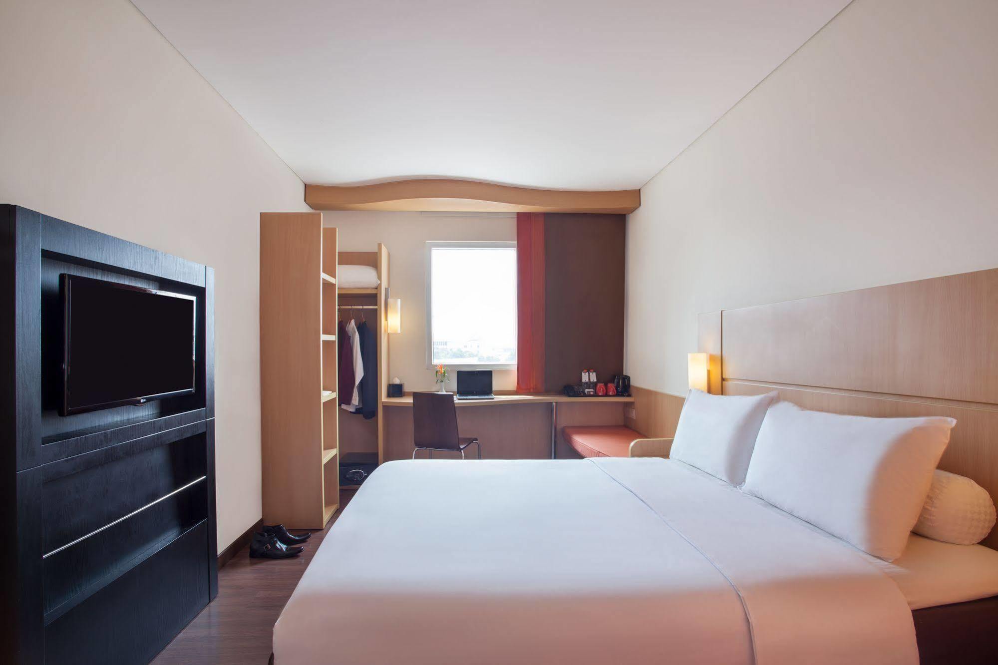 ไอบิส สุราบายา ซิตี้ เซ็นเตอร์ โฮเต็ล Hotel ภายนอก รูปภาพ