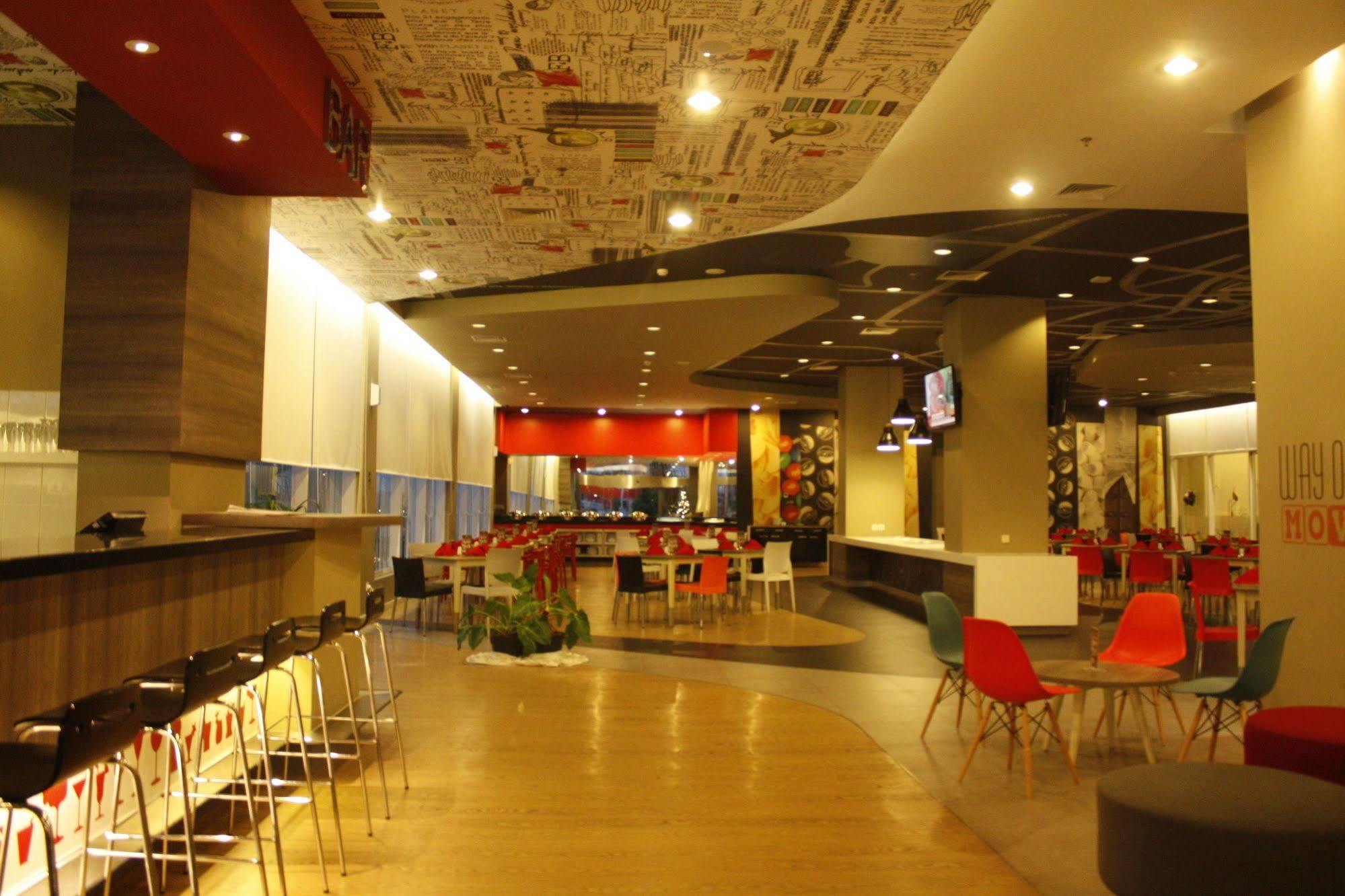ไอบิส สุราบายา ซิตี้ เซ็นเตอร์ โฮเต็ล Hotel ภายนอก รูปภาพ